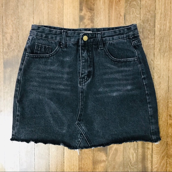 Black Denim Mini Skirt (M) - Picture 2 of 9